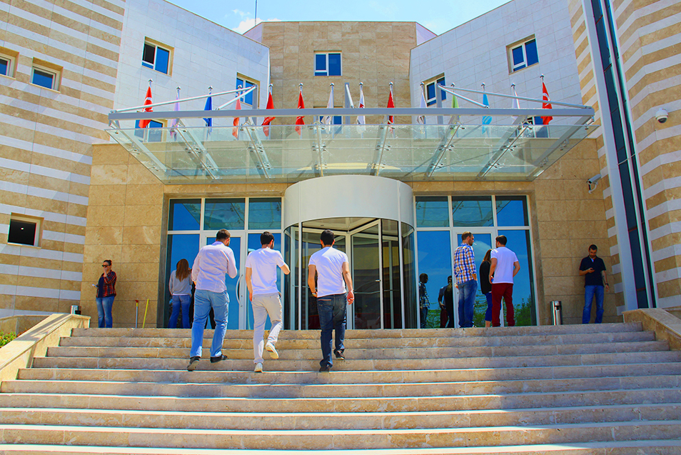 Öğrenci Yurtlarında Güvenlik ve Risk Yönetimi: Öğrenci Odaklı Modern Yaklaşım Öğrenci Yurtlarında Güvenlik ve Risk Yönetimi: Öğrenci Odaklı Modern Yaklaşım